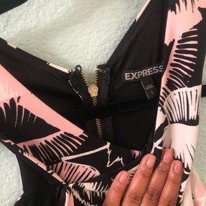 Black, white and pink size 4 vacation dress by Express